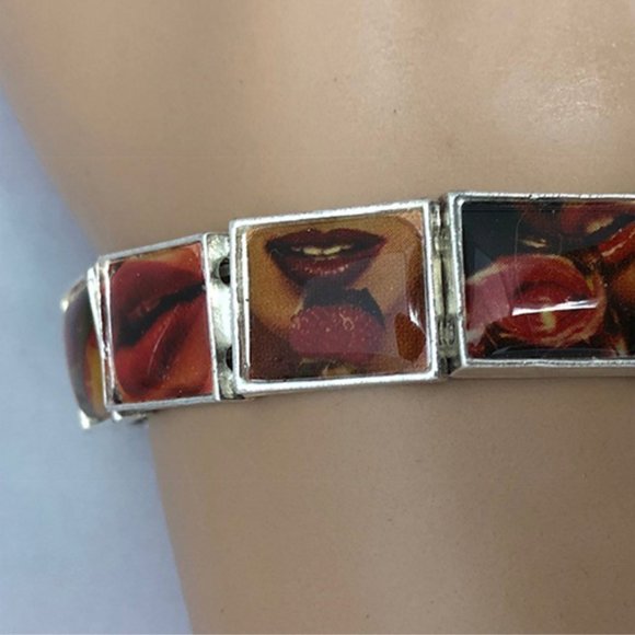 Red Hot Sexy Lips Tile Stretchable Bracelet - Picture 1 of 2